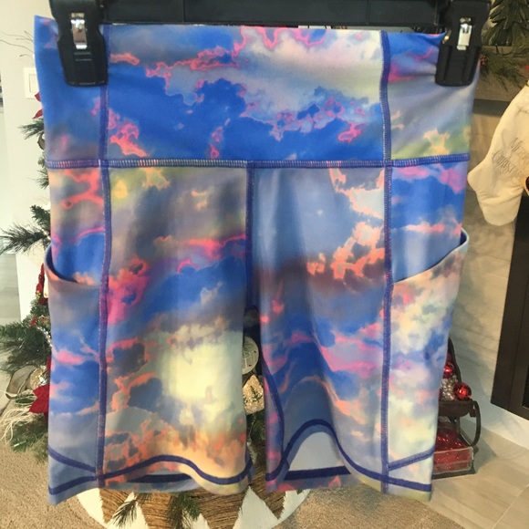 Oasis PureLuxe High-Waisted 6'' Shorts Size XS - Picture 6 of 7